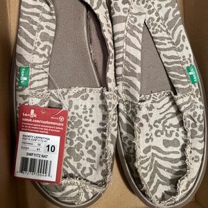 Sanuk leopard slip on shoes size 10